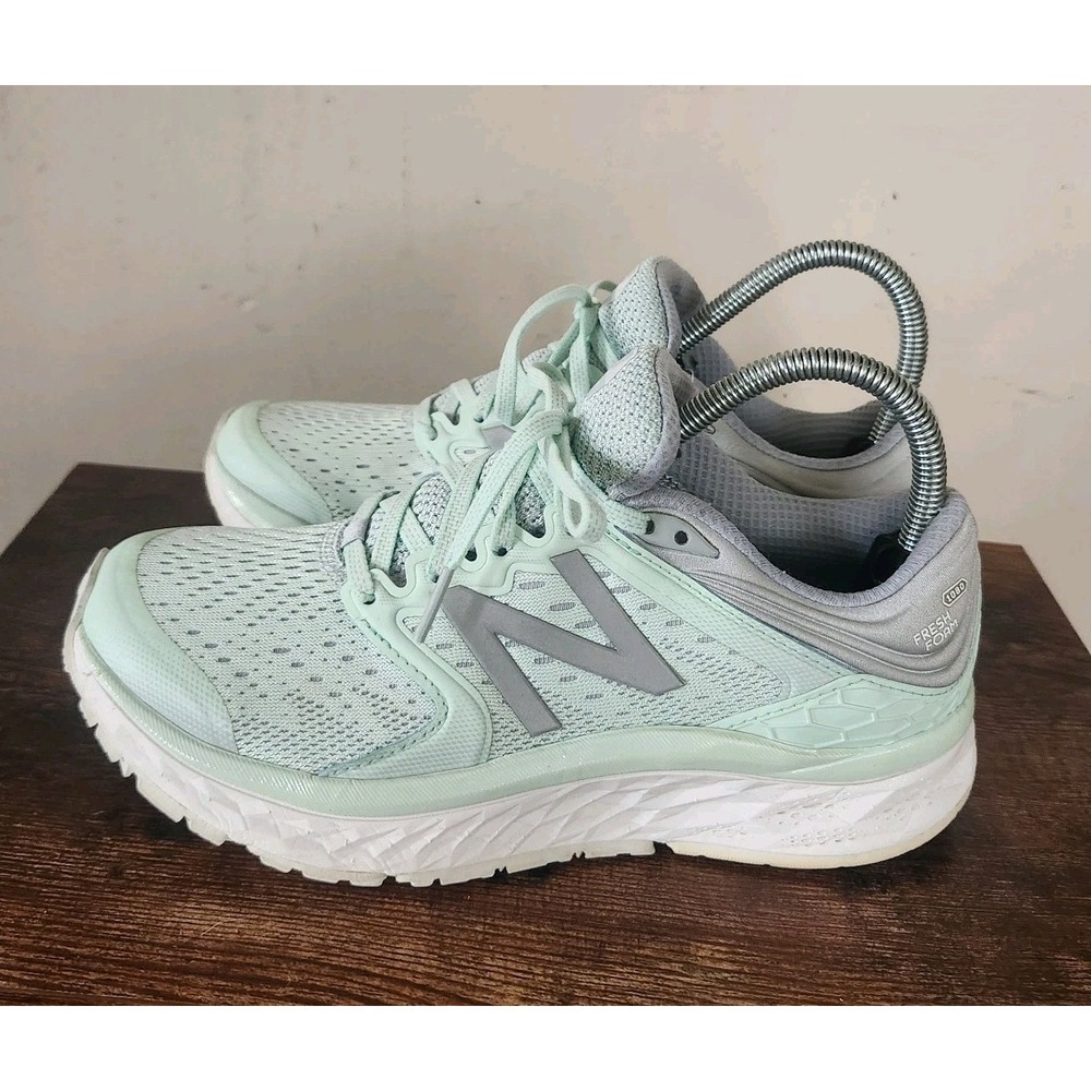 New Balance Womens Size 7.5 B Fresh Foam W1080SW8 Mint Green Running Sneakers - Picture 3 of 5